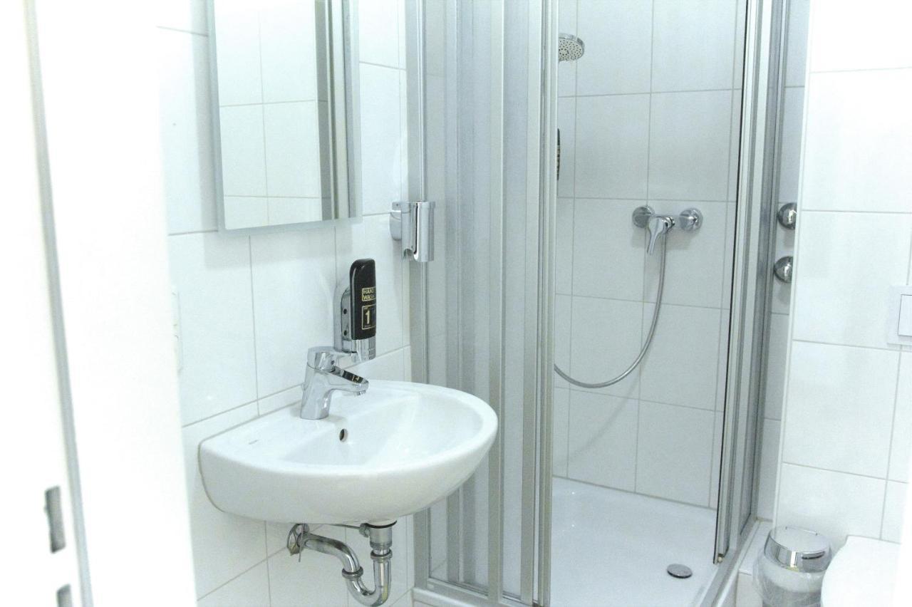 Bestprice Hotel Aachen Hauptbahnhof Bagian luar foto