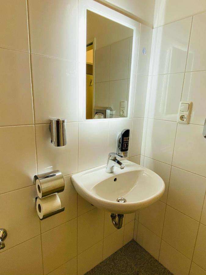 Bestprice Hotel Aachen Hauptbahnhof Bagian luar foto