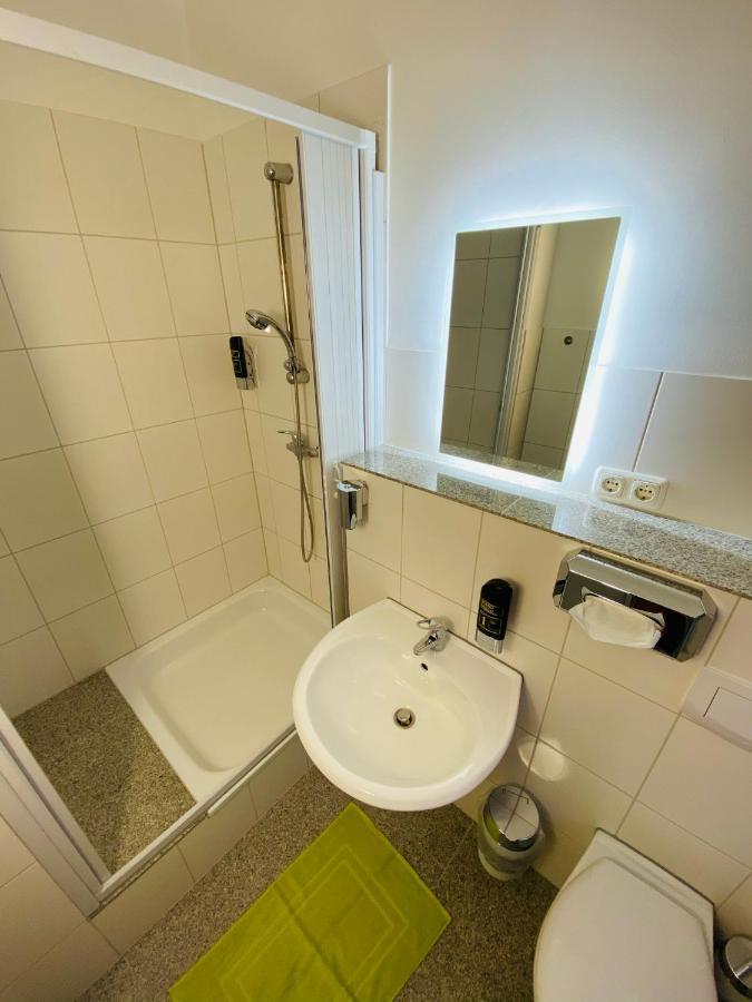 Bestprice Hotel Aachen Hauptbahnhof Bagian luar foto